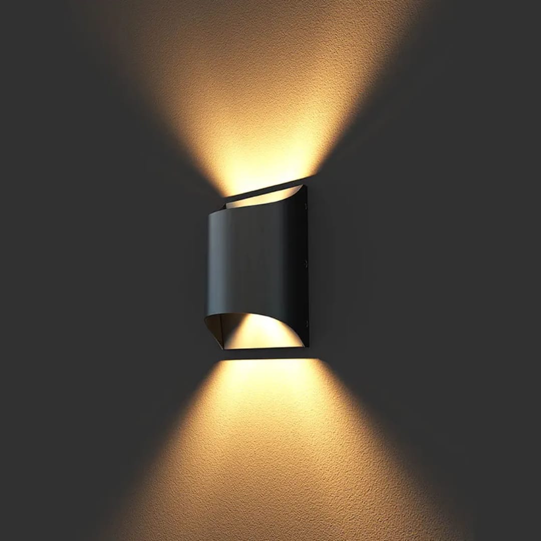 HaloCurve Dimmable Wall Light